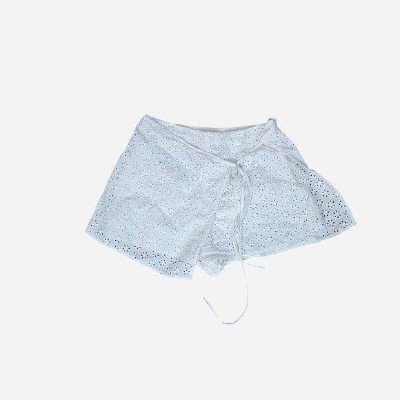 Forever 21 Tops - Extra Small white forever 21 shorts